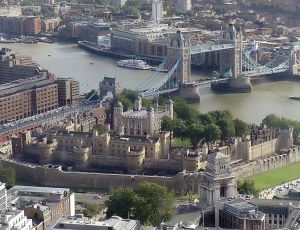 Tower_of_london_from_swissre