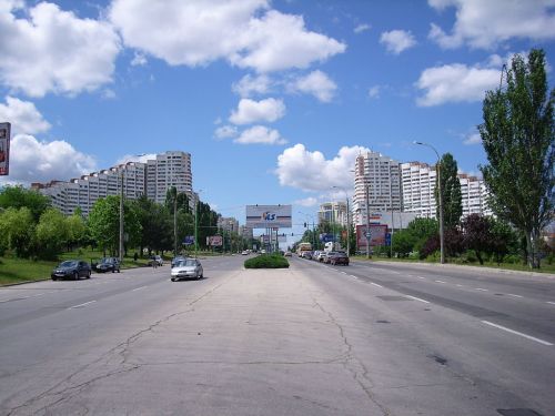1024px-Chisinau_City_Gate