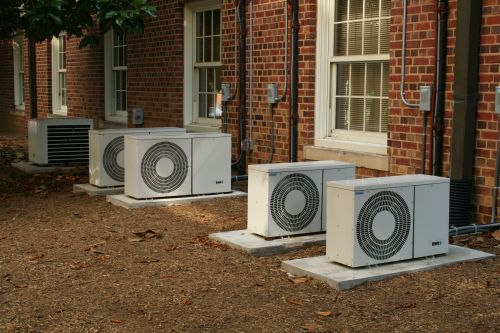 2008-07-11_Air_conditioners_at_UNC-CH