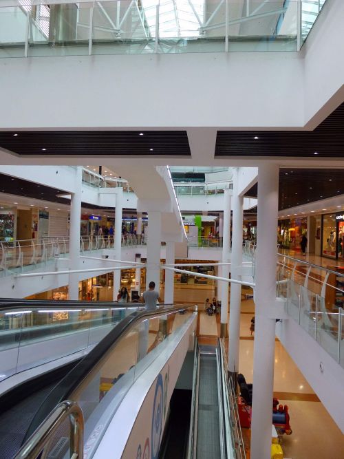 Cornellá_de_Llobregat_-_Centro_comercial_Llobregat_Centre_4