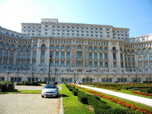 Bucuresti,_Romania,_Palatul_Parlamentului_Romaniei_(fosta_Casa_a_Poporului)_(2)