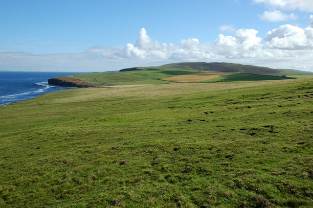 Grazing_land_overlooking_the_Oyce_and_Costa_Hill_-_geograph.org.uk_-_239617